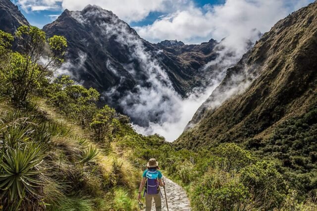 INCA TRAIL 4 DAYS TO MACHU PICCHU ALL-INCLUSIVE TOUR — Inca Trail, Peru